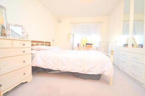 2 bedroom apartment to rent - Clovelly Court, Upminster Road, Hornchurch, Essex, RM11