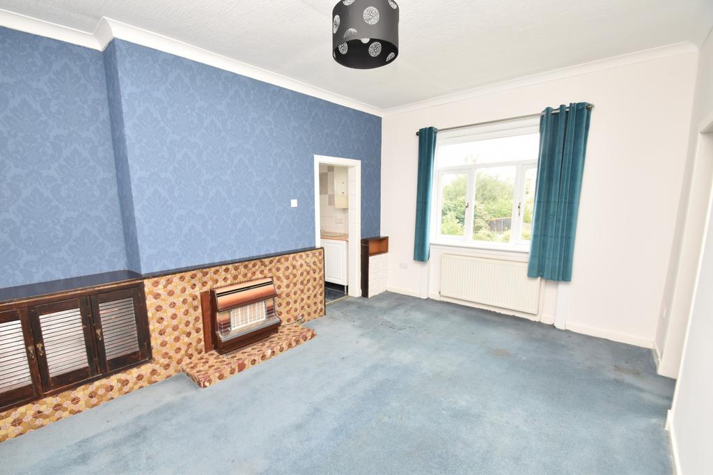 Tweedsmuir Road, Hillington, Glasgow... 4 bed flat £85,000