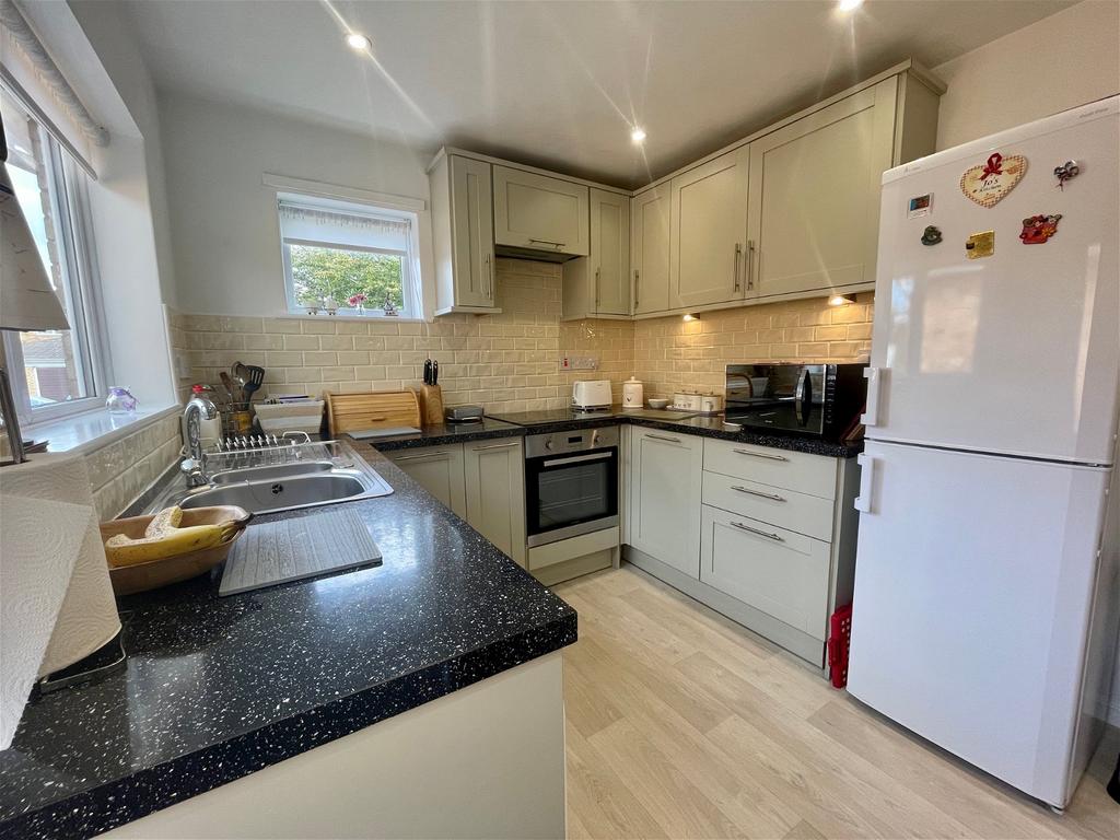 Glebe Way,Oakham,LE15 6LX 2 bed detached bungalow £279,950