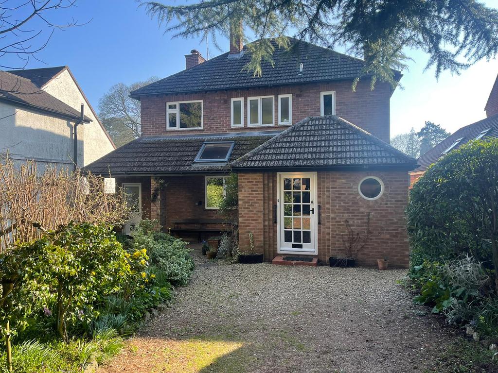 Stamford Road,Oakham,LE15 6HZ 3 bed detached house £650,000