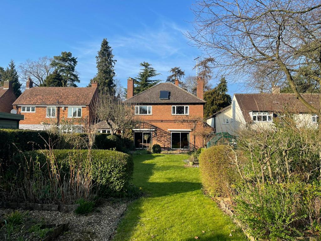 Stamford Road,Oakham,LE15 6HZ 3 bed detached house £650,000