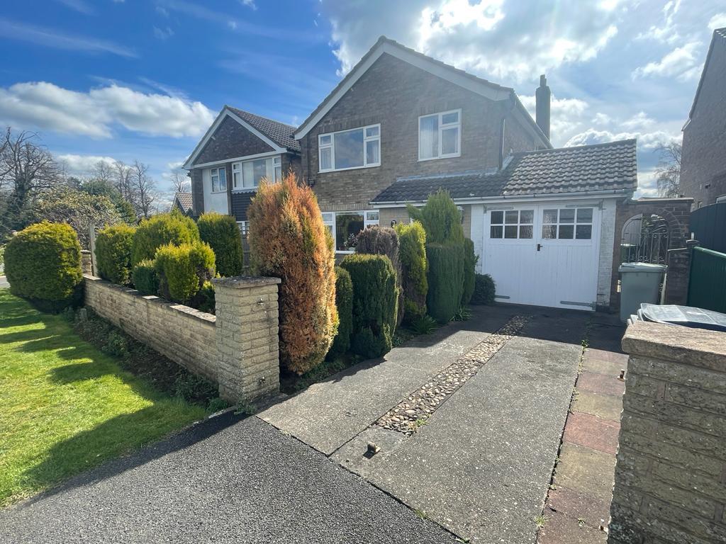 Ashwell Road,Cottesmore,Oakham,LE15 7BX 3 bed detached house £325,000