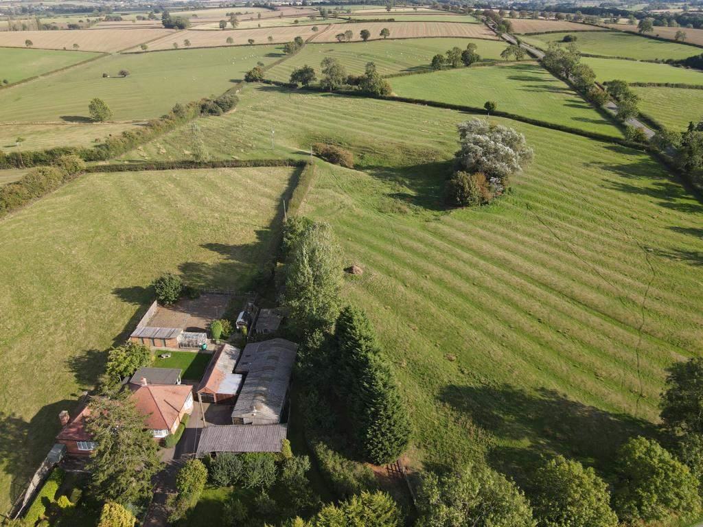 The Bungalow, Barsby 3 bed equestrian property for sale £750,000