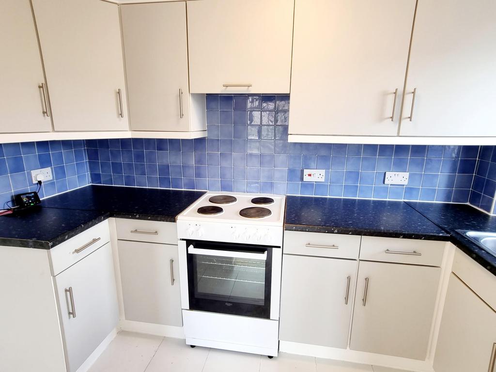 Broad Oak Close, Eastbourne BN23 2 bed flat £850 pcm (£196 pw)