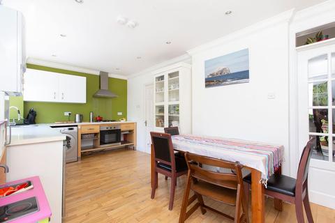 94 Eskvale Drive, Penicuik, EH26 8JJ