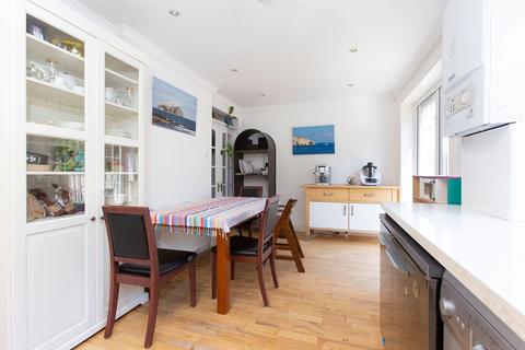 94 Eskvale Drive, Penicuik, EH26 8JJ