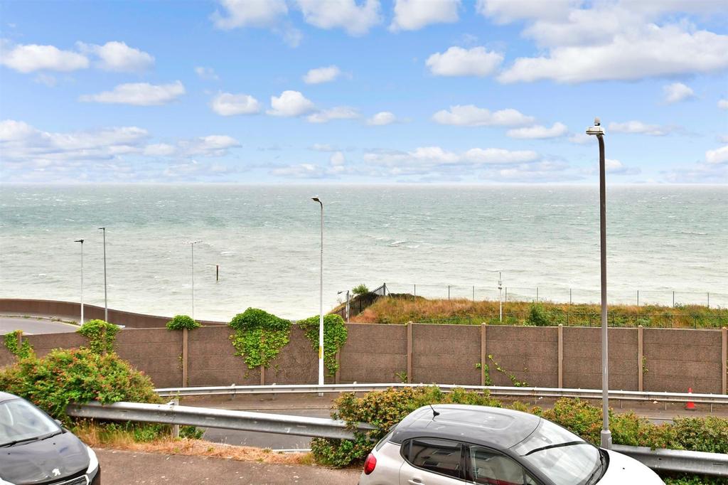 Gloster Ropewalk, Aycliffe, Dover, Kent 3 bed semidetached house £