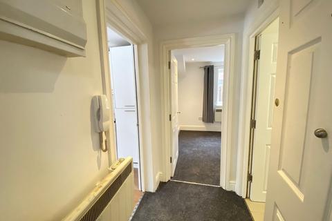 1 bedroom flat to rent, Desborough Avenue, Hp11