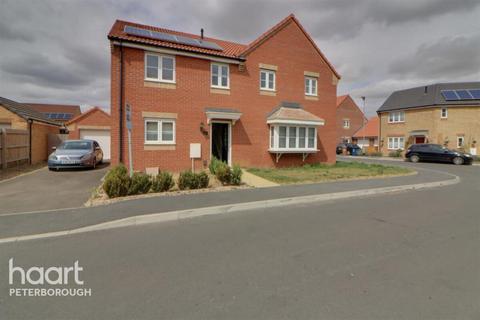 3 bedroom semi-detached house to rent, Violet Avenue, Peterborough