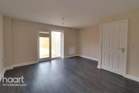 3 bedroom semi-detached house to rent, Violet Avenue, Peterborough