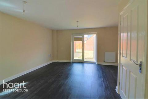 3 bedroom semi-detached house to rent, Violet Avenue, Peterborough