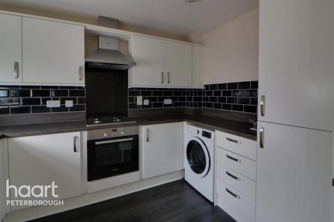 3 bedroom semi-detached house to rent, Violet Avenue, Peterborough