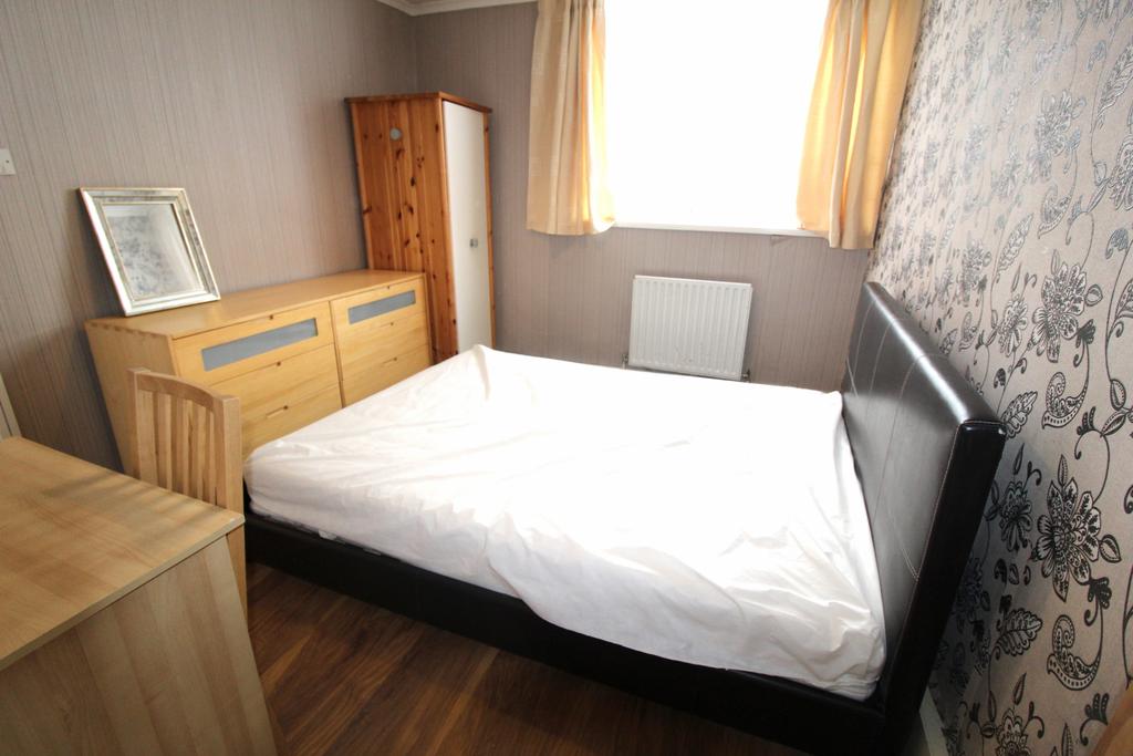 Double Bedroom Available with bills and wifi incl