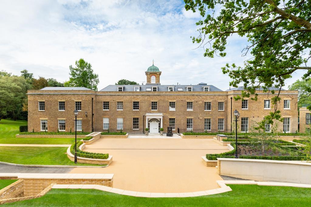 6 Harefield Place House, 61 The Drive, Ickenham, Uxbridge 2 bed flat