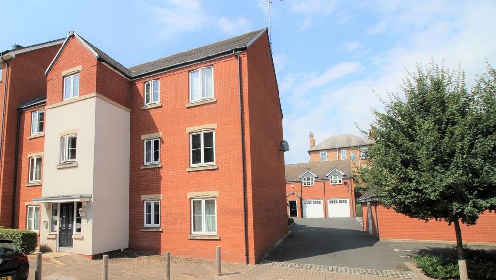Quayle Court, Kidderminster, DY11 2 bed apartment for sale £120,000