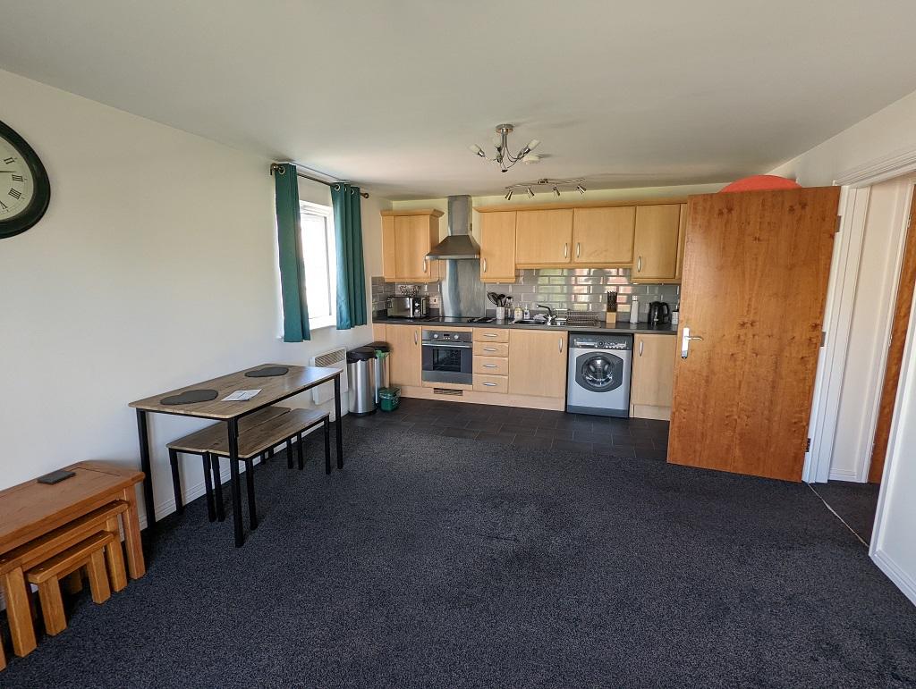 Clayton Drive, Pontarddulais, SA4 8AD 2 bed flat £695 pcm (£160 pw)