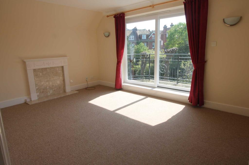 Chesterfield Road, Eastbourne 2 bed flat £995 pcm (£230 pw)