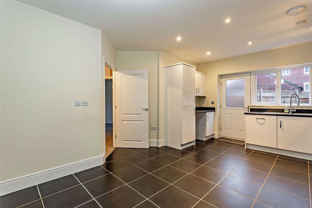 Creed Road, Oundle, Peterborough, PE8 3 bed semidetached house £