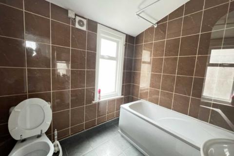 1 bedroom in a house share to rent, St`Mary Street, Plaistow