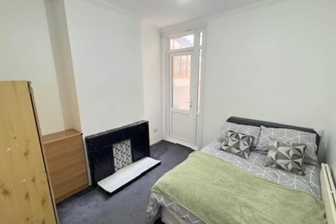 1 bedroom in a house share to rent, St`Mary Street, Plaistow
