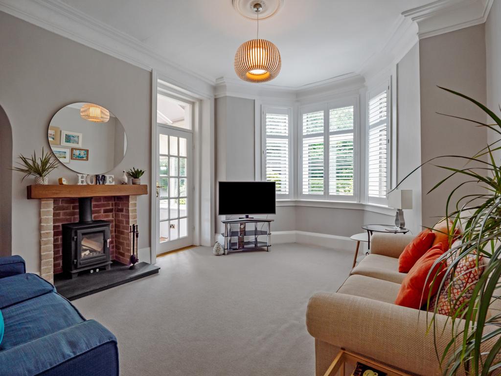 Fenwick Road, Giffnock, Glasgow, G46 6JX 3 bed semidetached house £