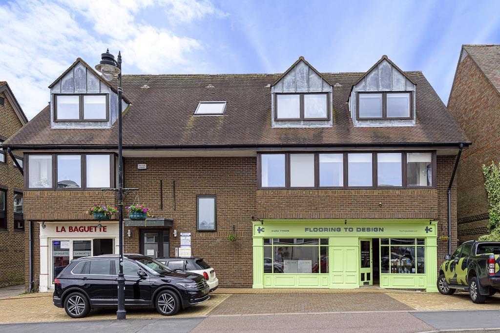 Amersham, Buckinghamshire, HP6 2 bed flat for sale £350,000