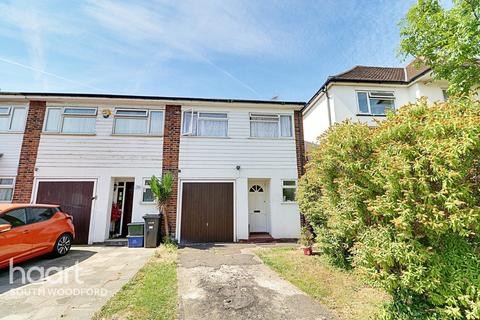 3 bedroom end of terrace house for sale - Wigram Road, Wanstead, London, E11