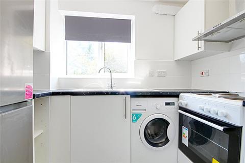 Studio to rent, Streamside Close, London, N9