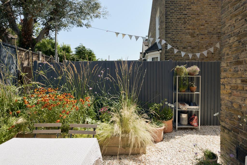 Elmer Road, London SE6 1 bed terraced house £375,000