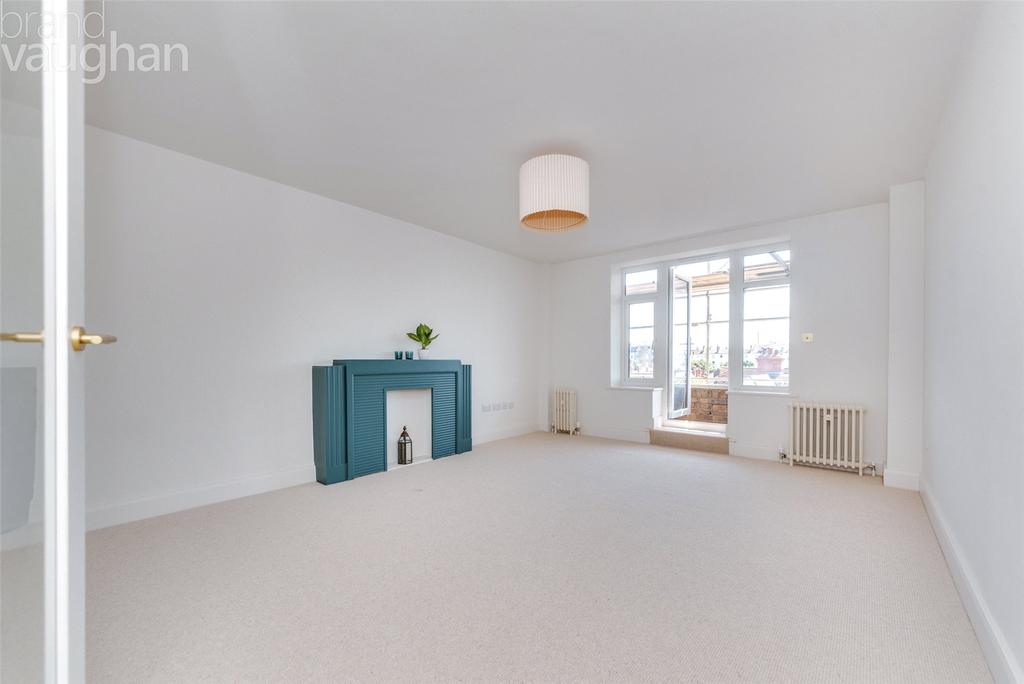Viceroy Lodge, Kingsway, Hove, BN3 2 bed flat £425,000