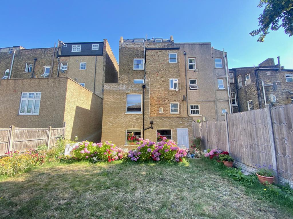 New Cross Road, London, SE14 2 bed flat for sale £549,995