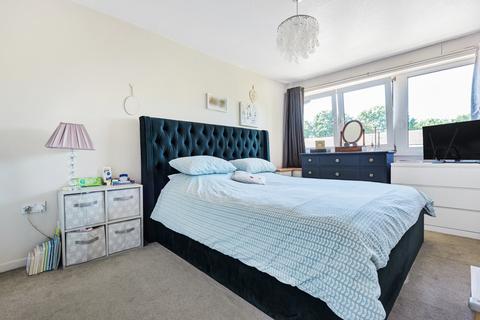 38 Oakways, London, SE9 2PD