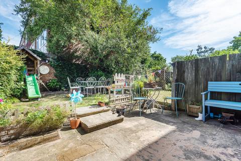 38 Oakways, London, SE9 2PD