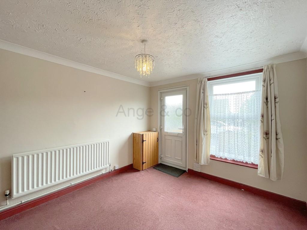 London Road, Kessingland, Lowestoft 2 bed terraced house for sale £