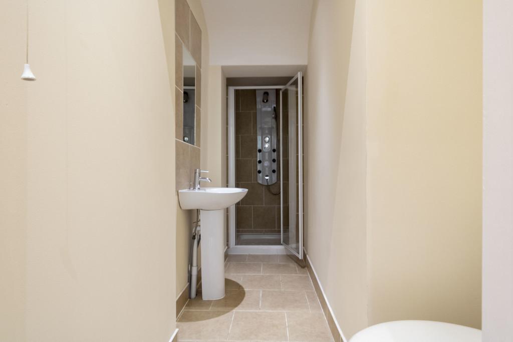 Apartment in Sandwell, West Midlands - View 5