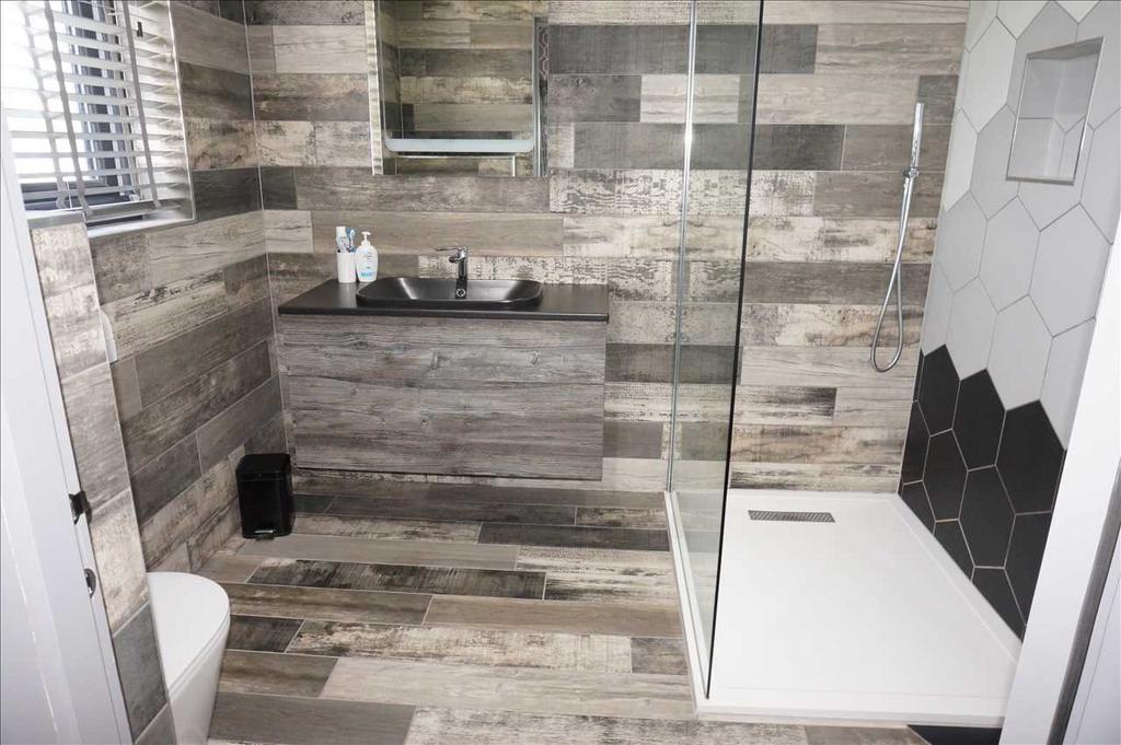 En suite shower room