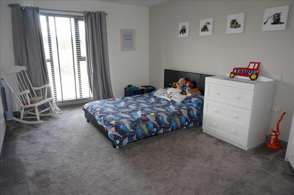 Back bedroom 3 :