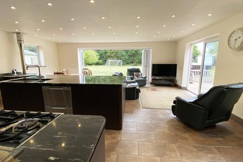Blythwood House Beccles Road, Holton, Halesworth, IP19 8NQ