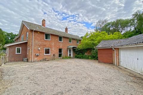 Blythwood House Beccles Road, Holton, Halesworth, IP19 8NQ
