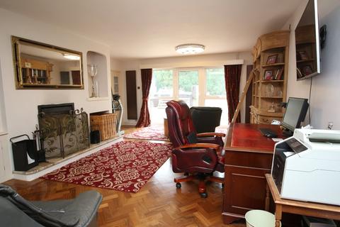 Blythwood House Beccles Road, Holton, Halesworth, IP19 8NQ
