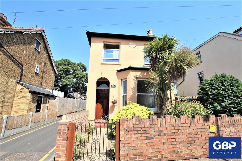 Carlisle Road, Romford 3 bed detached house £2,200 pcm (£508 pw)