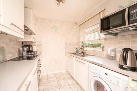 16 Harecastle Close, Hayes, UB4 9RE