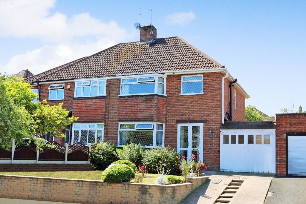Wakeley Hill, Penn 3 bed semidetached house £995 pcm (£230 pw)