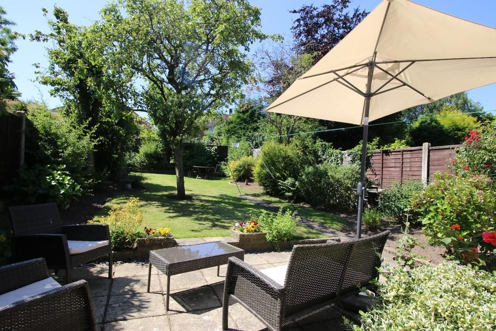 Wakeley Hill, Penn 3 bed semidetached house £995 pcm (£230 pw)