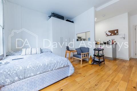Studio to rent, York Way, King's Cross, London