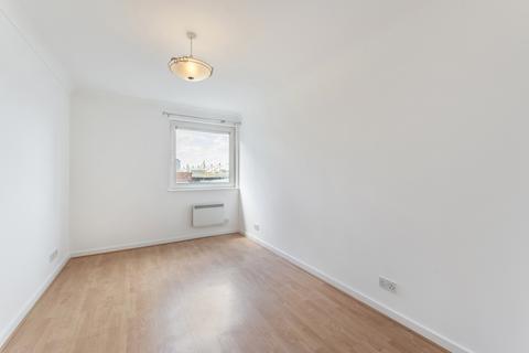 2 bedroom flat to rent, Boardwalk Place, London