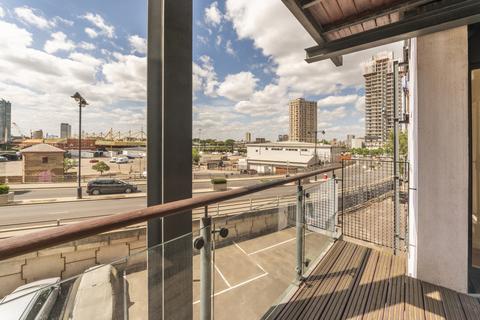 2 bedroom flat to rent, Boardwalk Place, London