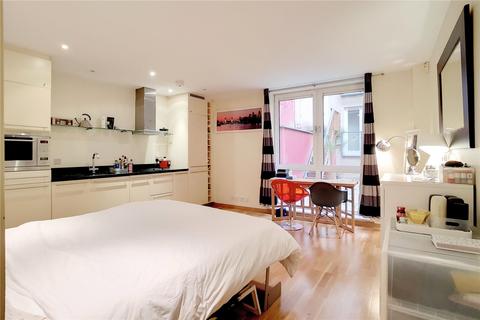 Studio to rent - Hosier Lane, London