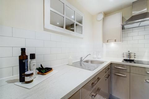 1 bedroom apartment for sale - Rothesay Lodge, 2-10 Stuart Road, Highcliffe, Christchurch, BH23