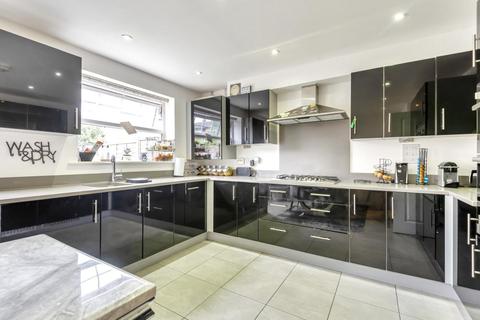 17 Erickson Gardens, Bromley, BR2 9FZ